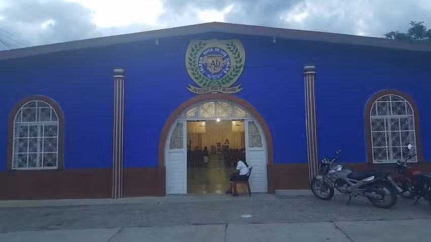 Iglesia Roca De Los Siglos