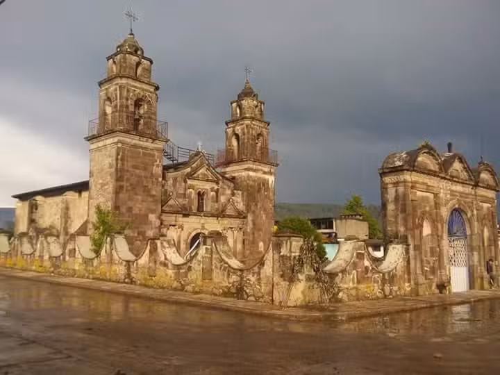 Iglesia San Mateo Apostol