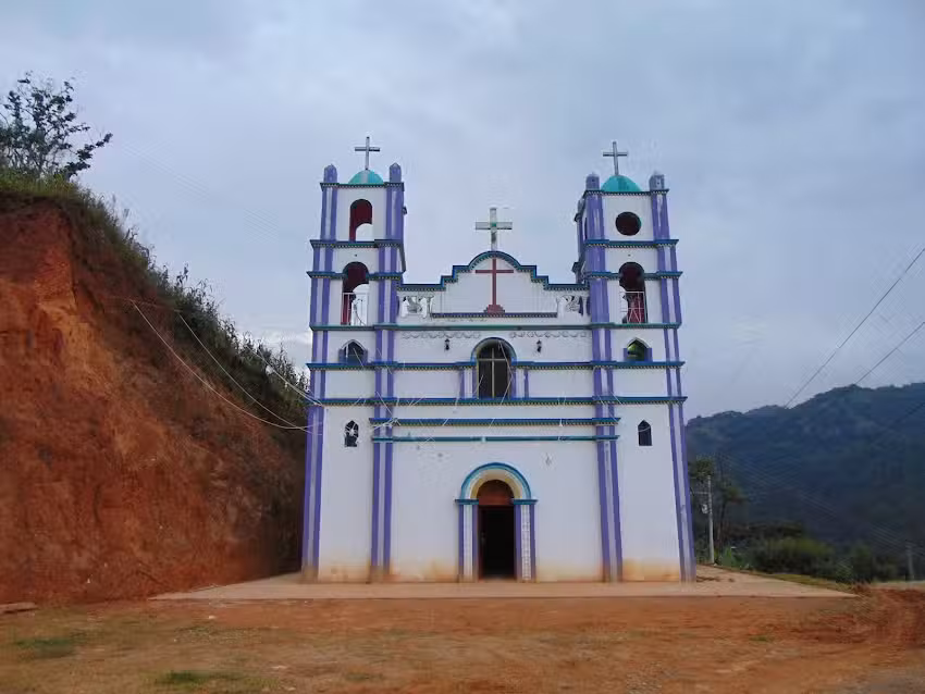 Inglesia De Santa Cruz Tierra Colorada