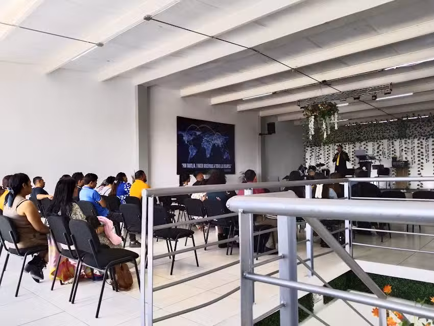 LA CASA DEL ALFARERO. Iglesia De Companerismo Cristiano