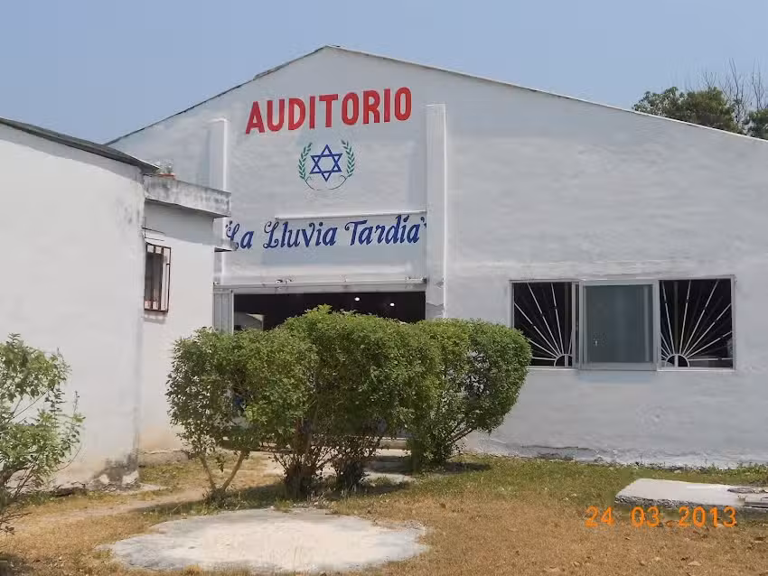 &ldquo;La Lluvia Tard&iacute;a&rdquo;