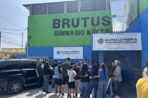 La Puerta de Compañerismo Cristiano