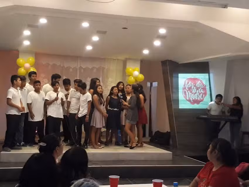 Nido de &aacute;guilas &ldquo;Red al mundo&rdquo;