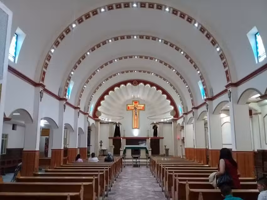 Parroquia De La Santa Cruz Del Calvario