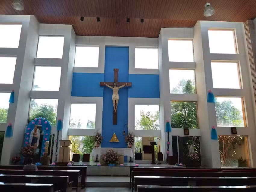 Parroquia de Mar&iacute;a Reina