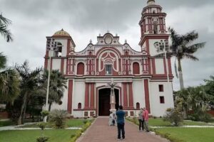 Parroquia de San Andrés Apóstol y Santuario del Cristo Negro