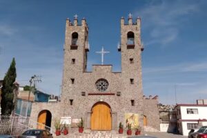Parroquia de San Pedro Apóstol en Barrientos