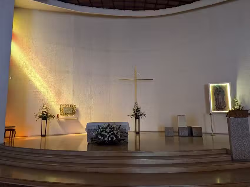 Parroquia Francesa &ndash; Cristo Resucitado y Nuestra Se&ntilde;ora de Lourdes