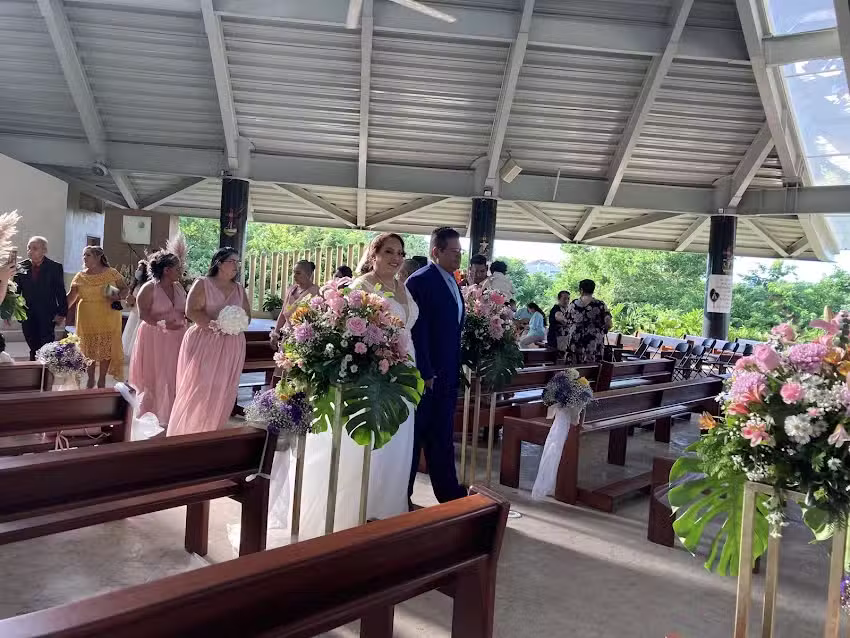 Parroquia Santa Cruz y la Virgen del Rosario