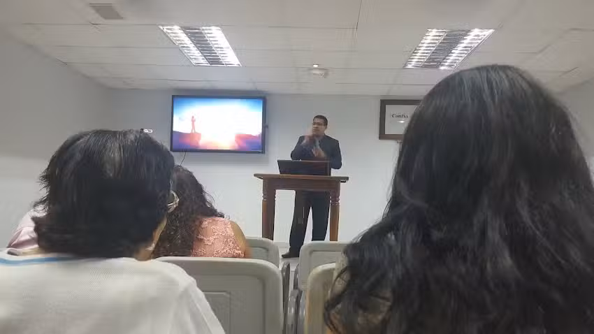 Sal&oacute;n del Reino de lo Testigos de Jehov&aacute;