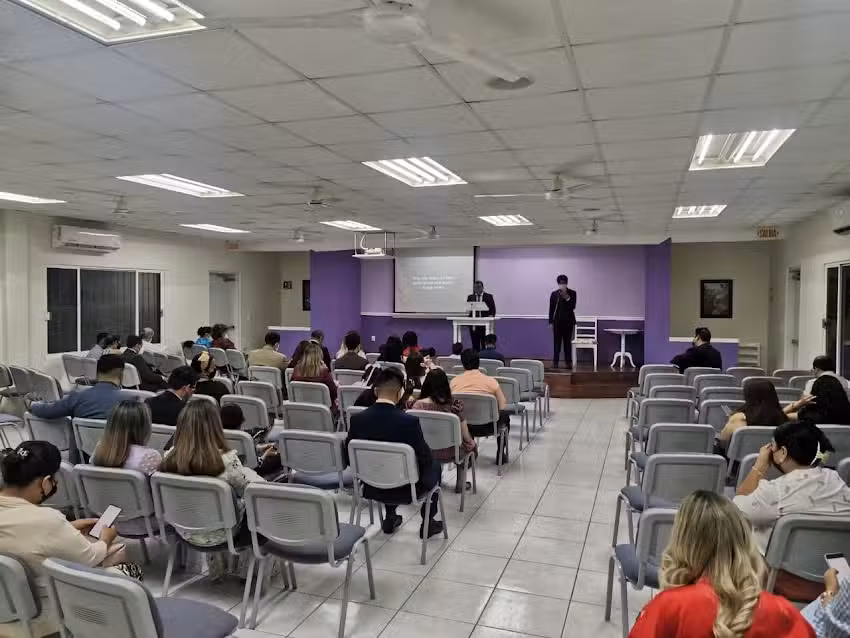 Sal&oacute;n del Reino de los Testigos de Jehov&aacute;