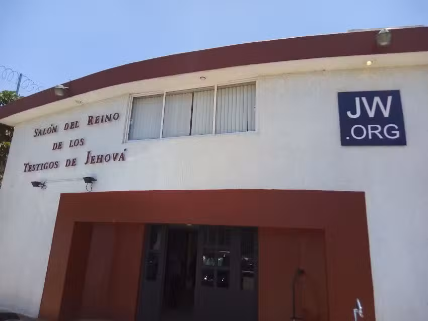 Salon del reino de los Testigos de Jehova club jardin