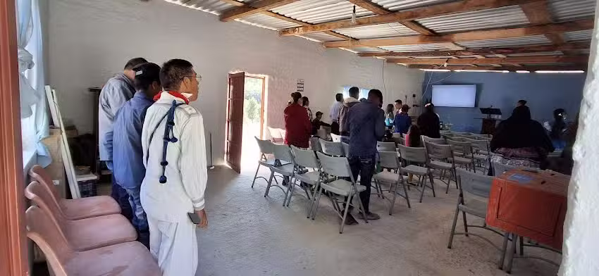 Sal&oacute;n del Reino grupo Tepehuano