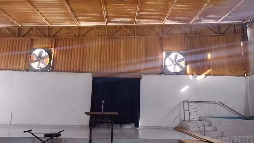 Templo Cristiano Mirando Las Cosas Celestiales