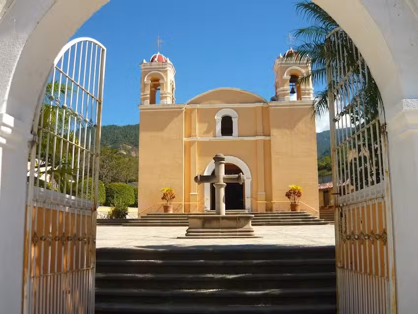 Templo de San Juan Bautista Jayacatl&aacute;n