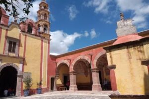 TEMPLO DEL SE&Ntilde;OR DEL LLANITO (SE&Ntilde;OR SAN SALVADOR CONSUELO DE LOS AFLIJIDOS) DOLORES HIDALGO