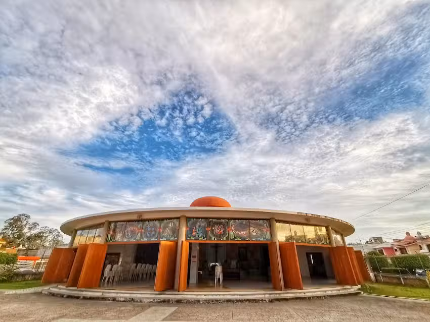 Templo Nuestra Sra. Czestochowa y San Juan Pablo ll