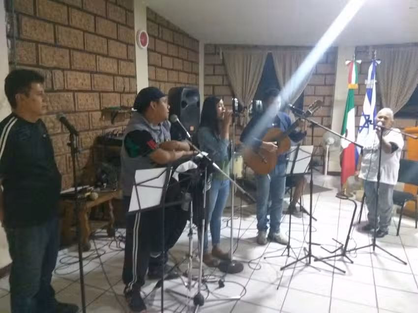 Vida De Gracia Para El Mundo, A.R.