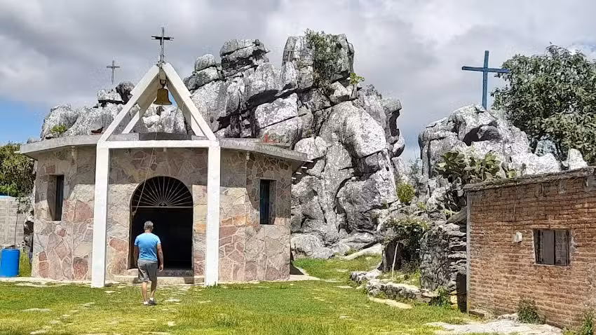 Virgen de las pe&ntilde;itas